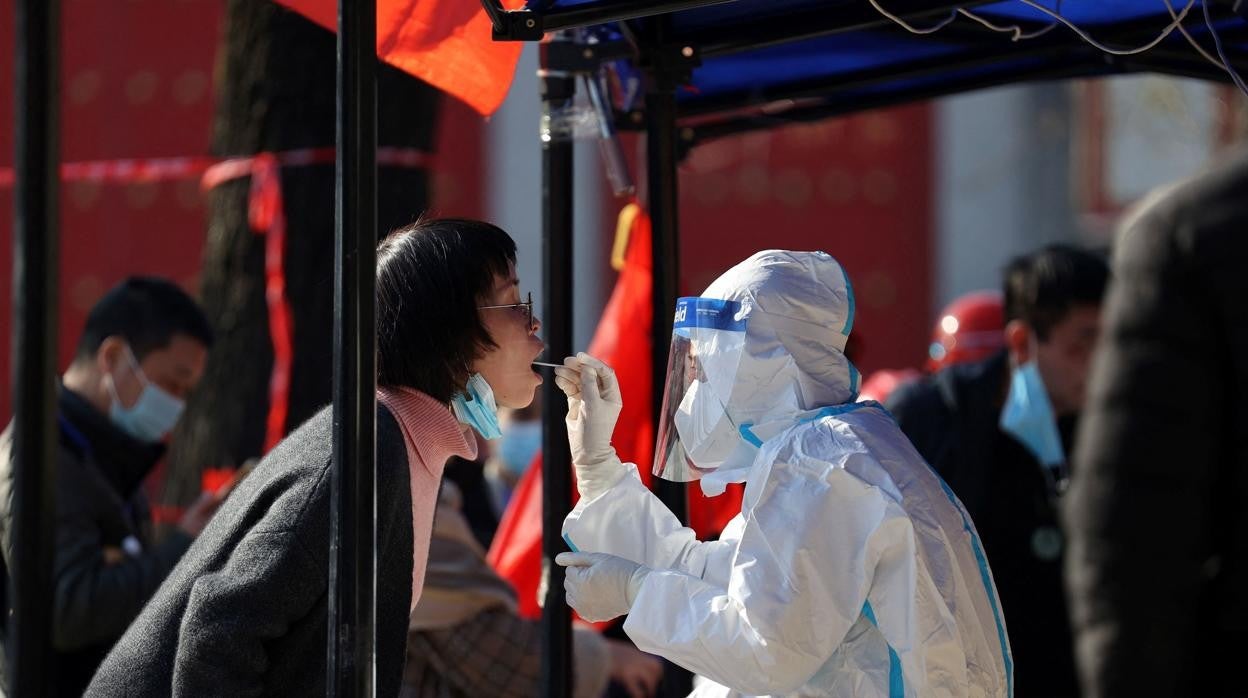 Miles de personas más han sido confinadas este martes en el norte de China por un brote de Covid