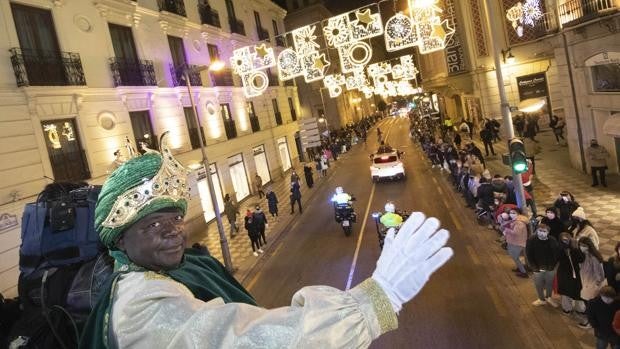 Las cabalgatas de Reyes Magos vuelven a las calles con mascarilla y sin caramelos