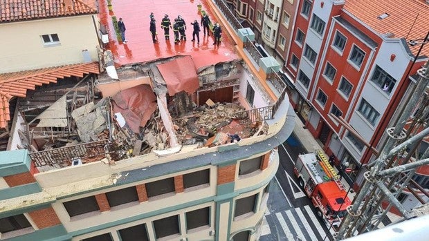 Hallan muertos a los dos obreros desaparecidos en un derrumbe de un colegio de Gijón