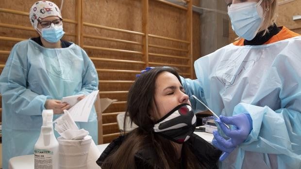 Qué hay que hacer si eres contacto estrecho de un positivo en coronavirus