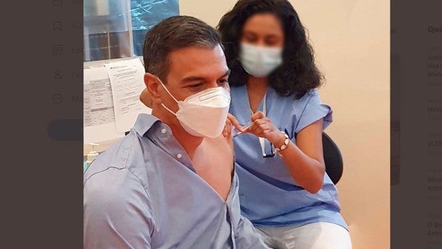 Pedro Sánchez recibe la tercera dosis de la vacuna contra el coronavirus