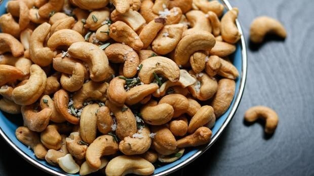 Alerta sanitaria por presencia de cacahuetes y anacardos sin etiquetar en una mezcla de frutos secos