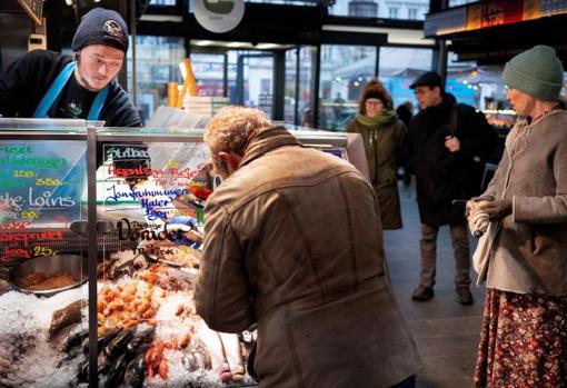 Una pescadería de Dinamarca, tras el fin de las restricciones