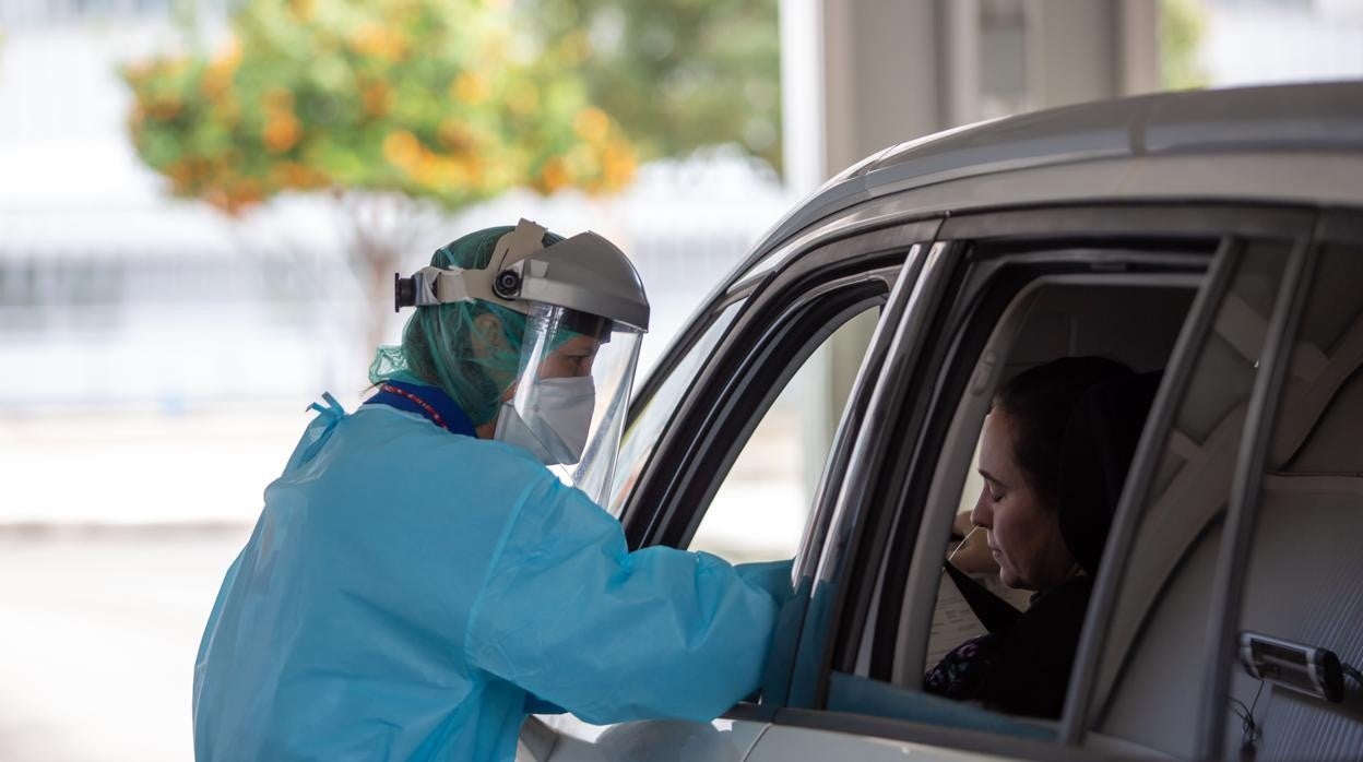 Pruebas para detectar el virus en coches en Sevilla