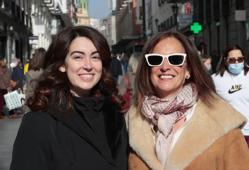 Blanca e Isabel, esta mañana, en la calle Preciados de Madrid