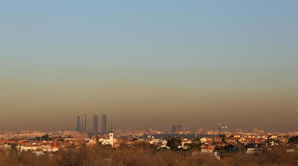 La boina de contaminación que envuelve Madrid