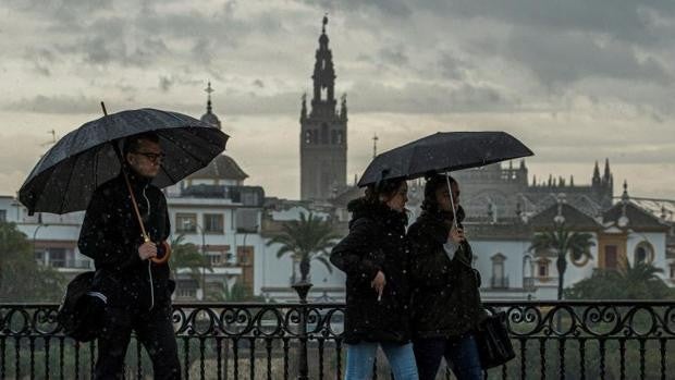 Las lluvias regresan a España este fin de semana: qué días y dónde se registrarán precipitaciones