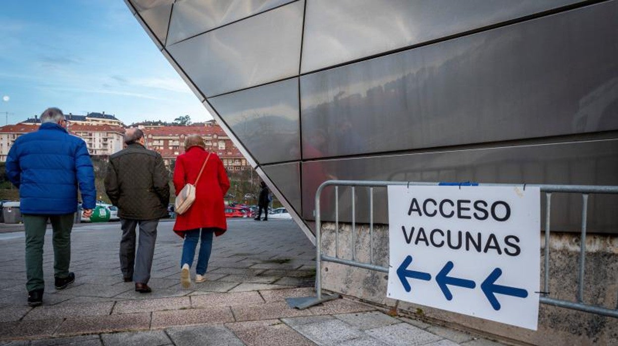 Punto de vacunación masiva en Santander