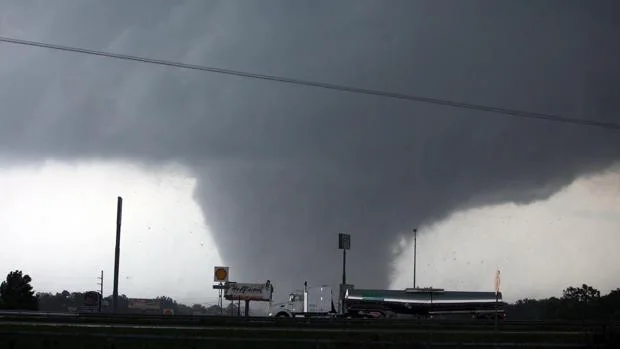 Más de 11 millones de estadounidenses en riesgo por tornados este jueves