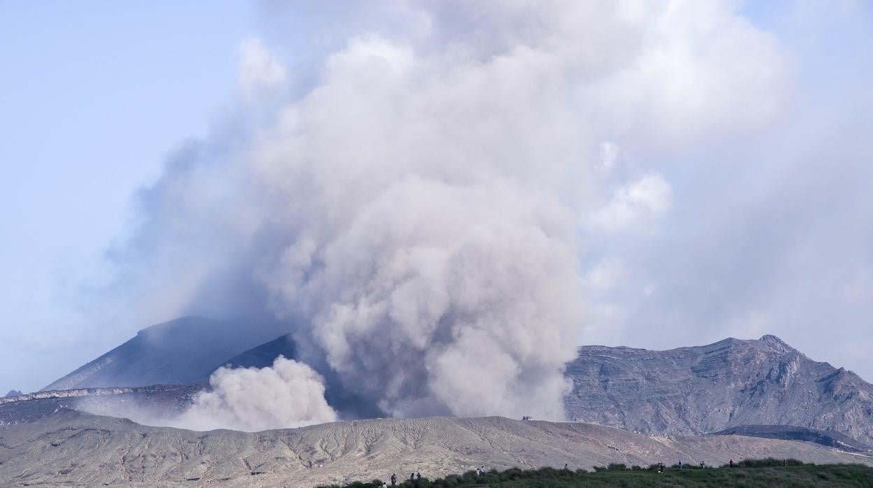 Japón Eleva El Nivel De Alerta Volcánica En El Monte Aso 7330