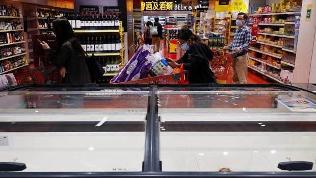 Supermercados vacíos en Hong Kong por temor a un confinamiento