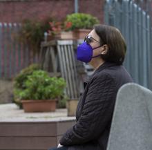 Las víctimas de violencia económica: «Me dejó tuerta, me maltrató 46 años y nunca me permitió trabajar»