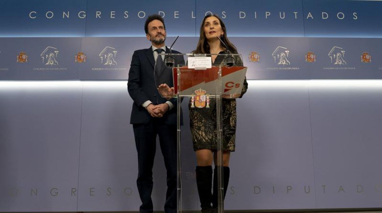 Sara Giménez y Edmundo Bal, de Ciudadanos, en una rueda de prensa en el Congreso