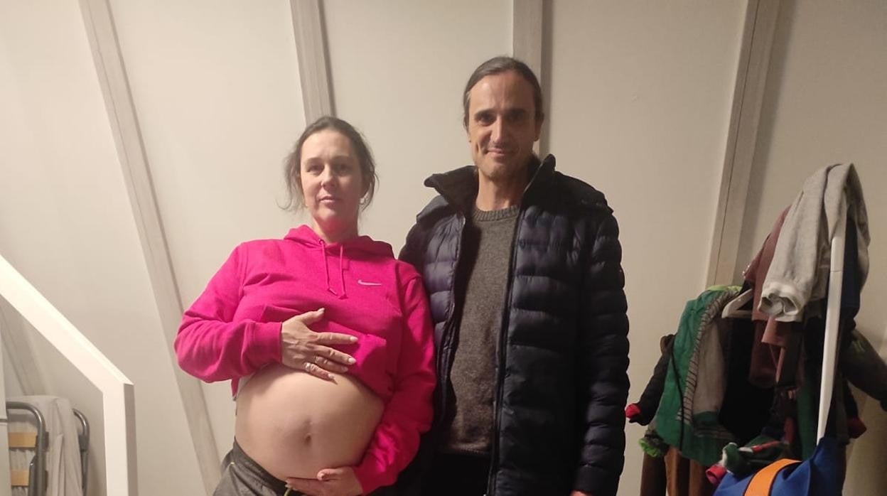 Óscar Cortés junto a Victoria, en Polonia