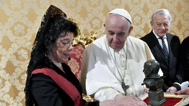 La broma del Papa a Isabel Celaá en la presentación de las cartas credenciales