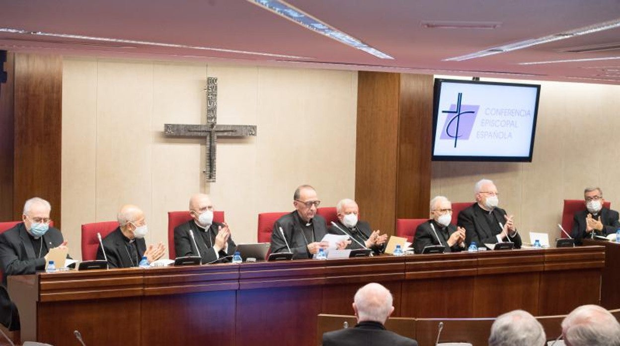 Los cardenales Blázquez, Osoro, Omella y Cañizares (de izquierda a derecha) en la presidencia de la Conferencia Episcopal