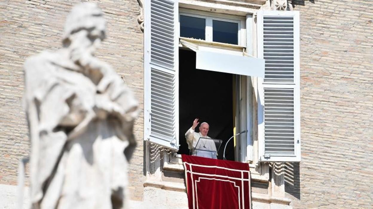 El Papa durante el rezo del ángelus