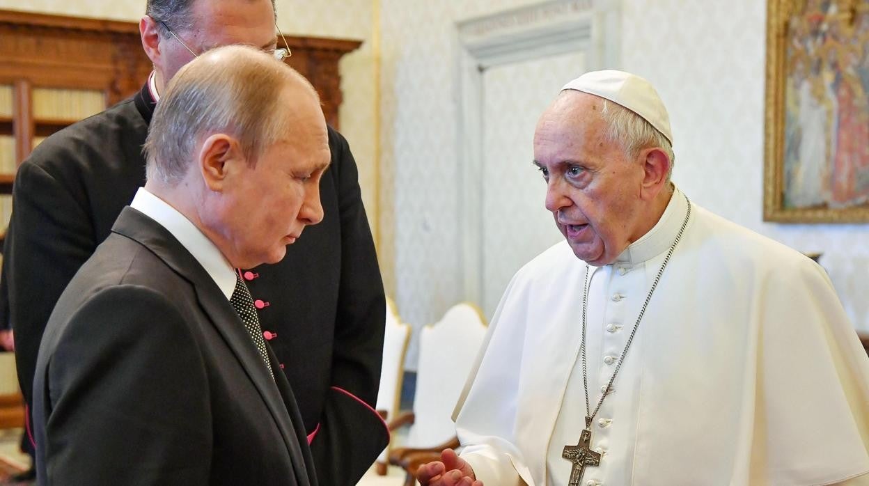 El Papa Francisco y Vladimir Putin, en una imagen de 2019