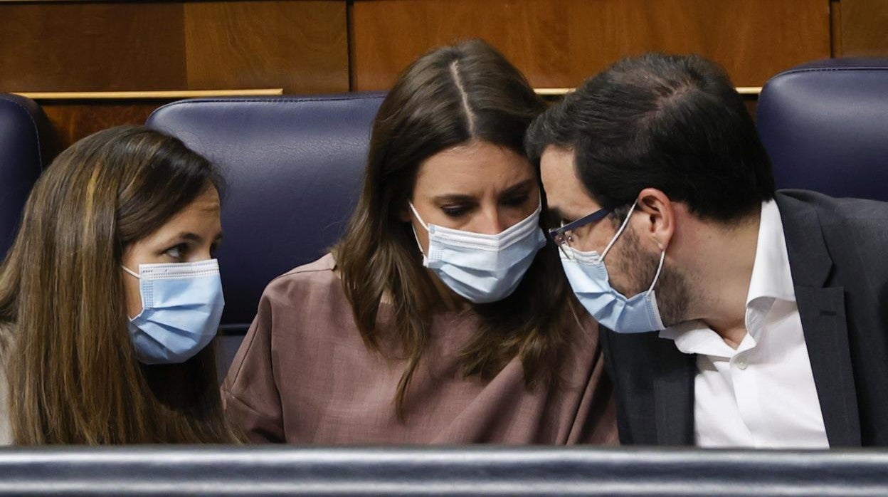Los ministros Belarra, Montero y Garzón, ayer en el Congreso de los Diputados