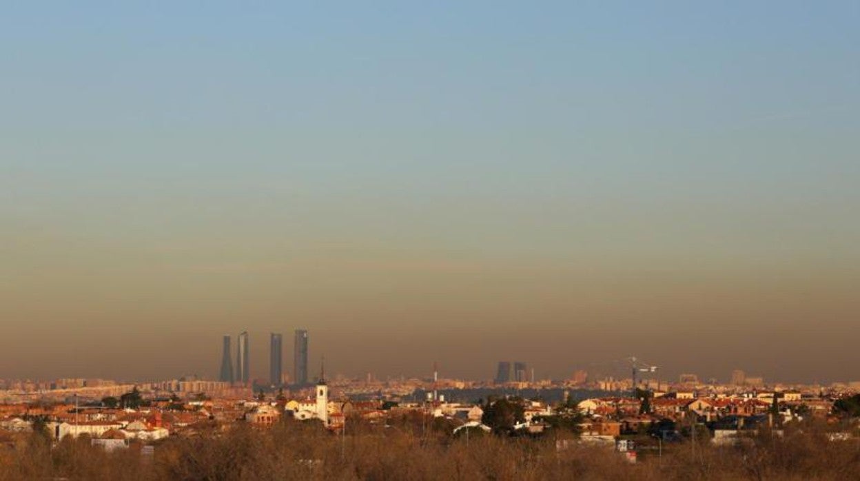 La boina de contaminación que cubre Madrid en una imagen de archivo