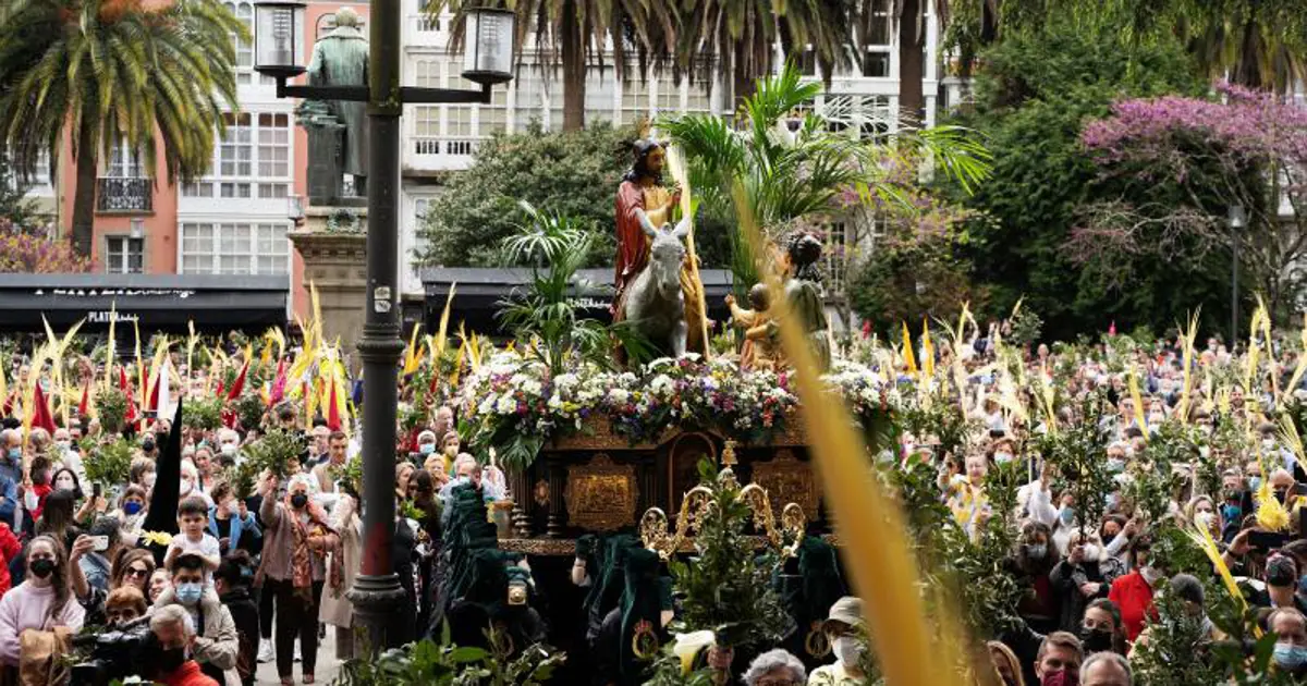 La talla de Jesús Nazaret, de la Hermandad de las Angustias, en la procesión de Ferrol de ayer