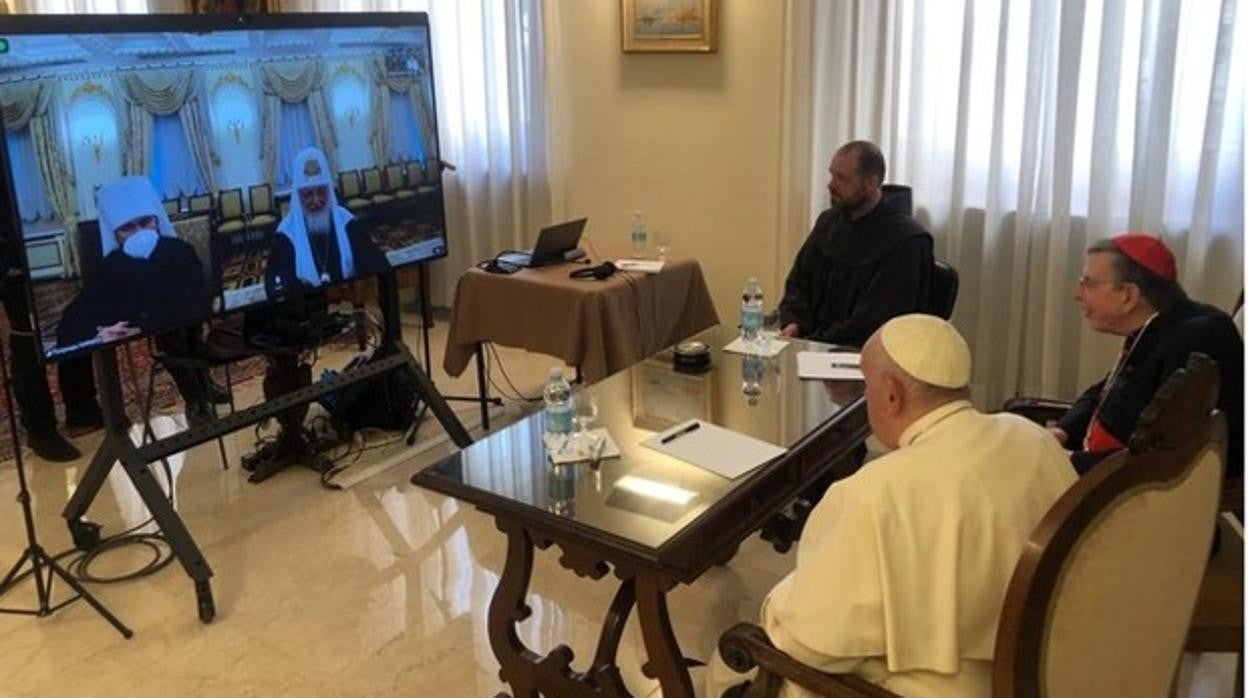 Un momento de la videoconferencia entre el Papa Francisco y el patriarca Kirill