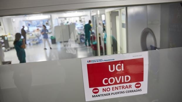 La hospitalización por Covid y los ingresos en UCI suben, pero los niveles continúan siendo muy bajos