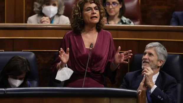 Estos son los políticos que se resisten a quitarse la mascarilla en interiores en España