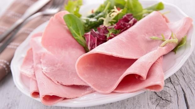 La OCU publica la lista de los mejores jamones cocidos del supermercado y avisa: no todo es jamón