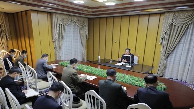 Corea del Norte lucha contra una «explosión» de Covid