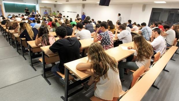 El PSOE quiere evitar con una norma sobre salud mental el «estrés» de los alumnos por las notas