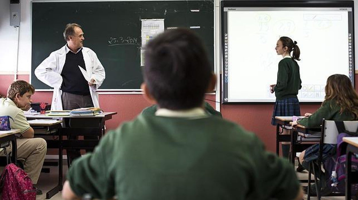 El Supremo considera «abusivas» las listas de profesores interinos no universitarios