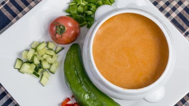 Este es el mejor gazpacho para refrescarse en verano según la OCU