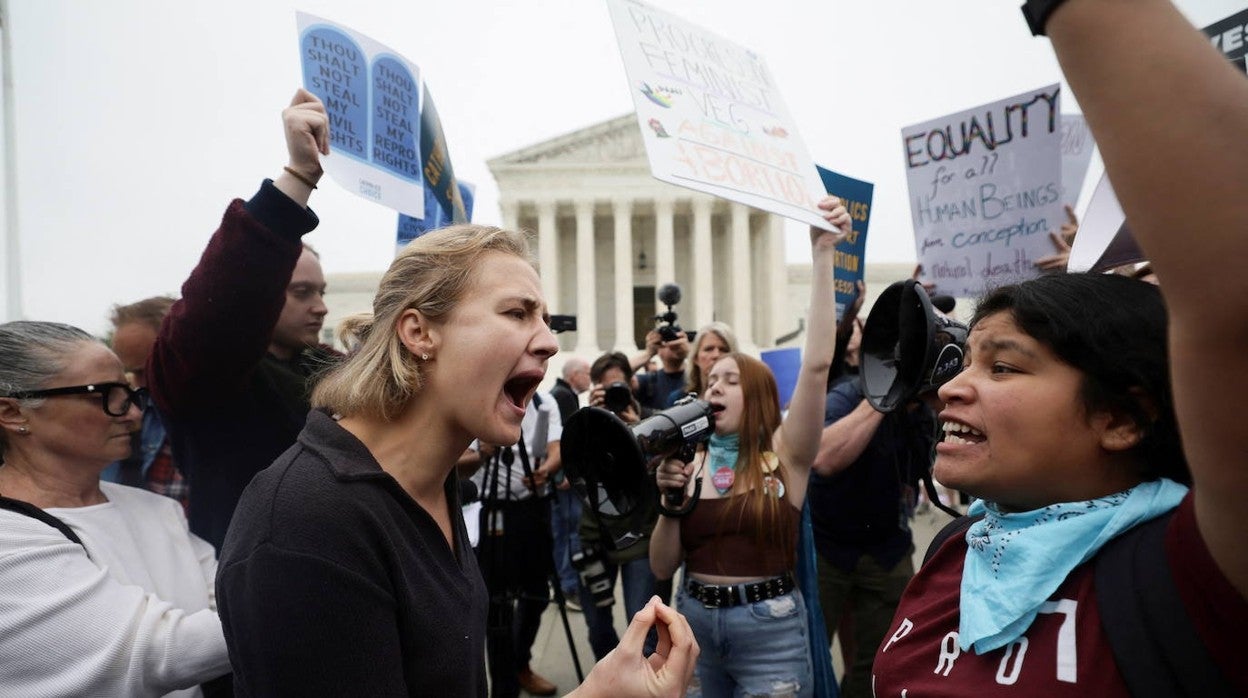 Protestas después de la filtración del proyecto de la mayoría de la Corte Suprema de EE. UU. sobre la decisión del derecho al aborto, en Washington