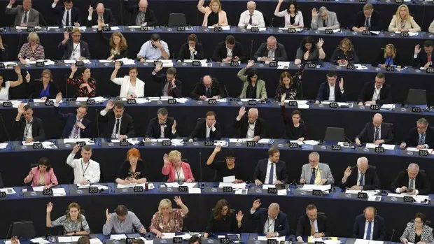 El Parlamento Europeo rechaza que el gas y las nucleares se consideren energía verde