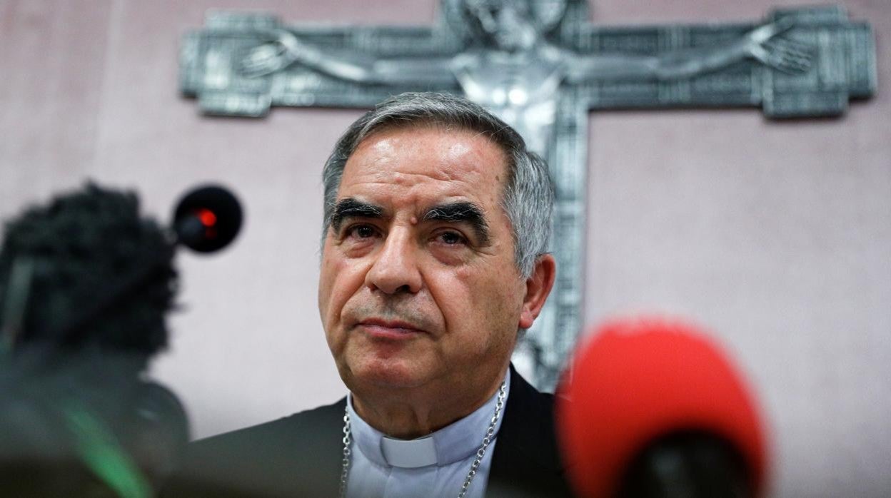 El cardenal Angelo Becciu, en una imagen de 2020