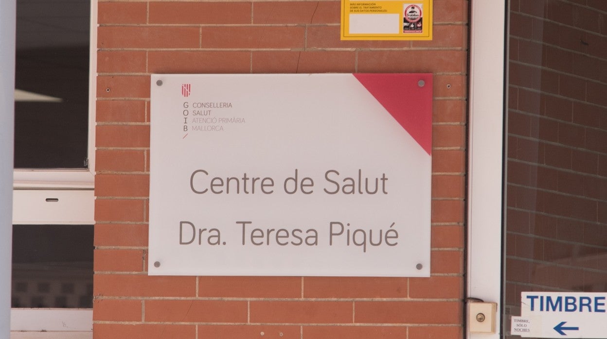 Cartel de un centro de salud en Palma de Mallorca