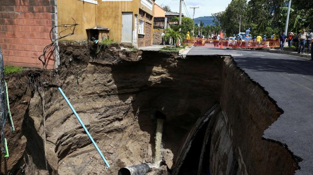 El temporal ha provocado grandes socavones