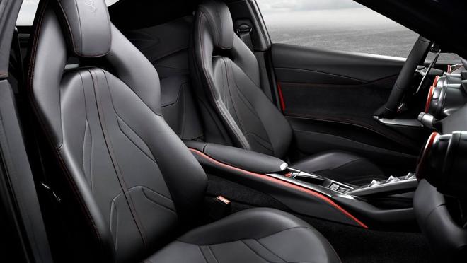Interior del 812 Superfast