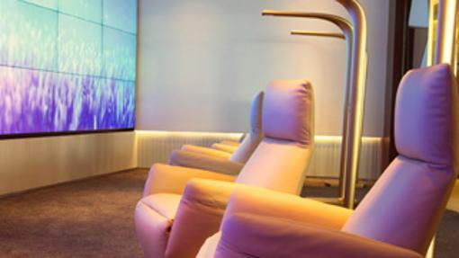 Zona de relax en Etihad Diamond First Class Lounge, Abu Dhabi