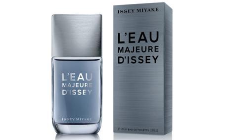 El frasco del nuevo perfume de Issey Misake es obra de Todd Bracher .