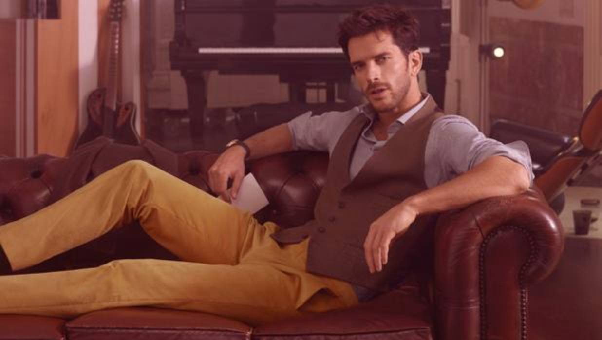 Foto de campaña del perfume 1920 The Origin