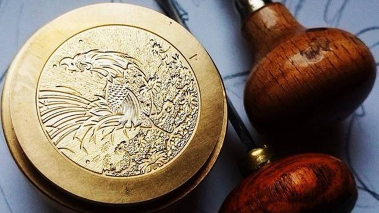 Las esferas pintadas y esmaltadas a mano, obra maestra de una minoría