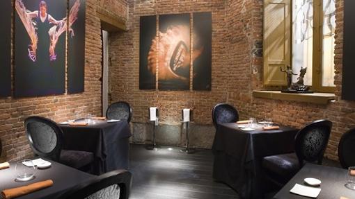 El espacio cuenta solo con cuatro mesas