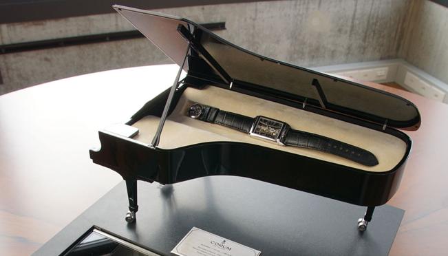 Estuche del nuevo modelo de Corum