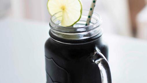 Limonada de carbón activado