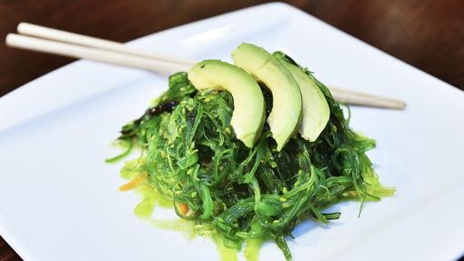 El alga wakame es rica en vitaminas y minerales