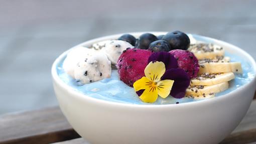 El Healthy Blue Spirulina Bowl de Religion Specialty Coffee