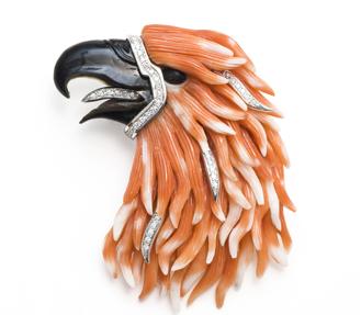 Broche realizado en oro blanco, diamantes y coral