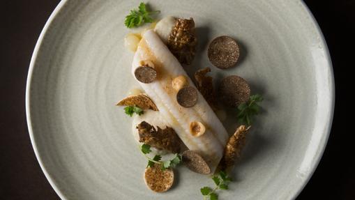 Rodaballo y texturas de tupinambo, uno de los platos de Mauro Colagreco elaborado en función del perfil genético de cada comensal